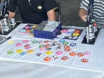 名前を入れて、特別な缶バッジに！ 