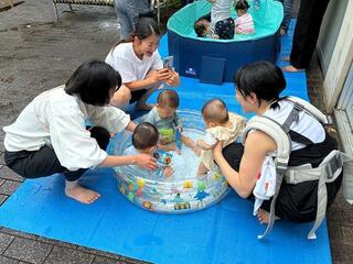 生まれて初めてのプール 