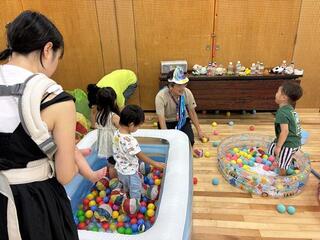 室内にはボールプールも 