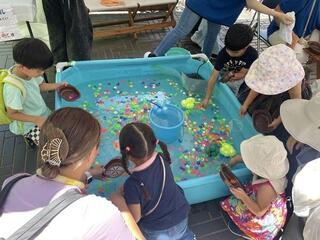 大人気のスーパーボールすくい 