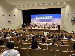 ステージ発表では会場が温かい拍手に包まれました 