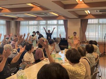 食べる前にみんなで体操 