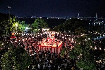 地域や世代を超えた踊りの輪が広がる夜でした 