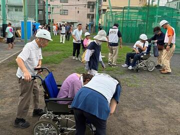 要援護者を想定した移送訓練 