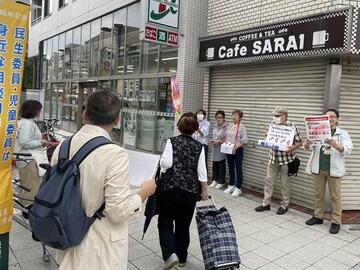 10月４日藤棚商店街のセブンイレブン横 