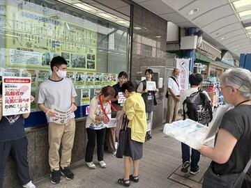 10月６日藤棚商店街の横浜信用金庫前 