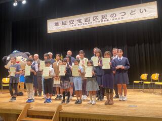 非行防止等ポスター表彰式受賞者の皆さん 