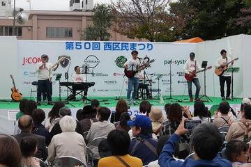 バンド演奏で会場がひとつに！ 