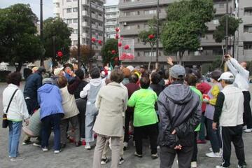 地区対抗の玉入れ競争は熱戦でした 