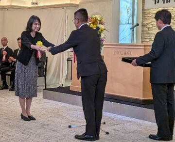 吉富眞里氏 への表彰 