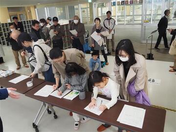 受付手続きデモンストレーションの様子 