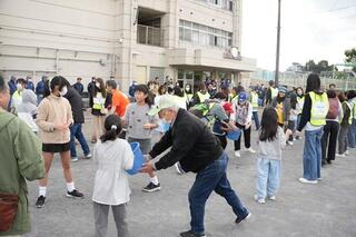 オープニングのバケツリレー 