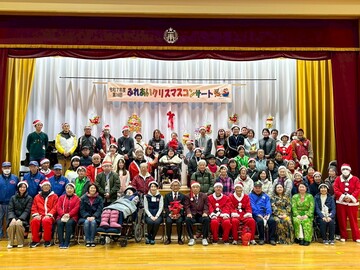 スタッフ全員で記念撮影 