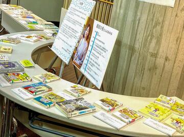 図書館内では講演会関連展示も実施 