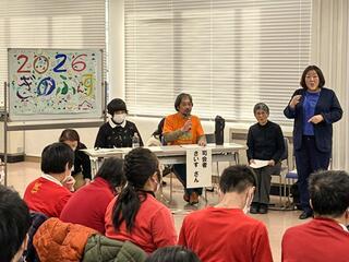 クリアな声で進む司会 