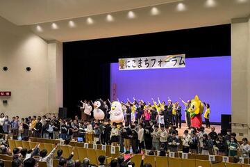 フィナーレは「にこまちのうた」を大合唱 