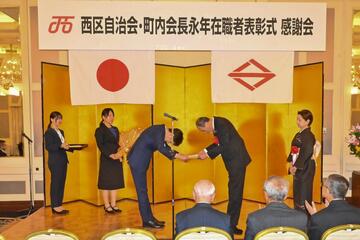 市長から表彰状をお渡ししました 