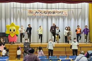 「ころばんよ体操」で体を動かしました 