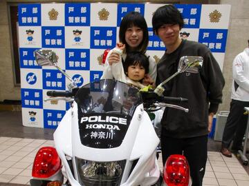 親子で白バイ乗車体験 