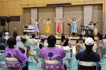 かるたガールズによる歌と生演奏