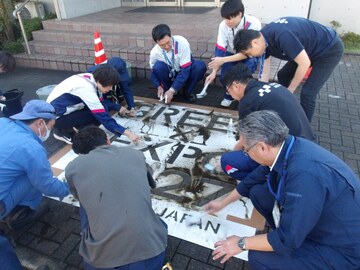 01ブラシで丁寧に清掃