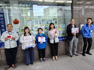 0610月５日藤棚商店街の横浜信用金庫前