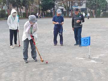 04最後のパットは慎重に