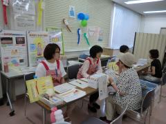 お口の機能チェック・歯磨き指導の様子