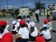 様々な主体との地域清掃活動の様子