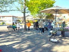 小菅ケ谷第四公園の移動販売の様子