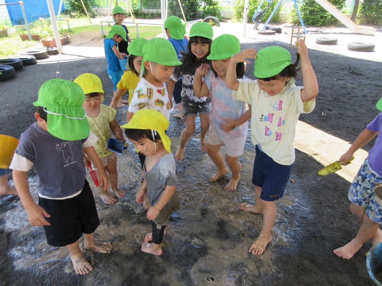 泥んこ遊び（公田保育園）
