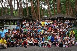 榮區兒童露營(昭和村的兒童們也一起的集體照)