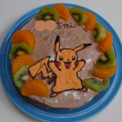濑谷儿童家庭生日会上的蛋糕照片
