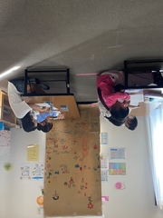 宿題をするこどもの写真