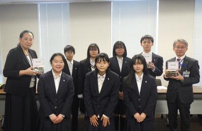 Hội đồng học sinh trường trung học cơ sở Hara, Thị trưởng Ueki, Giám đốc bộ phận hợp tác và trẻ em trường Ogawa