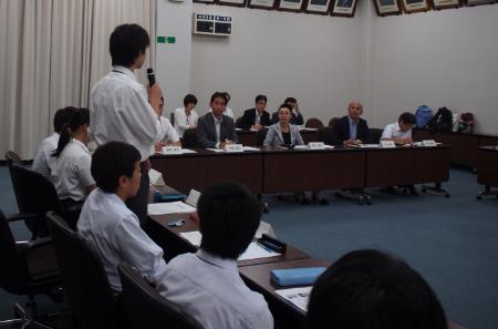 Hình ảnh buổi gặp mặt giữa học sinh THPT và các ủy viên hội đồng thành phố