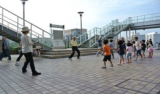 早朝でもみんなイキイキしています