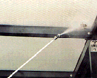 スプレー中の絵