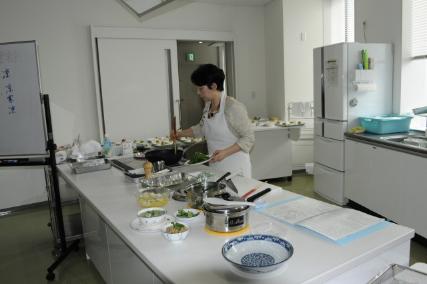 旬の食材を使った調理実演ですの画像