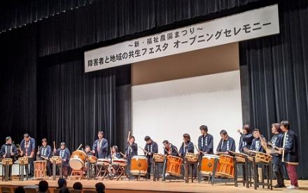 On the stage by persons with disabilities, a powerful drum resonated.