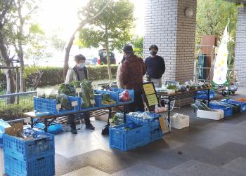 Legumes de Tsuzuki estado de mercado matutino